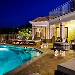 Вилла Lemoni Skala - Heated Infinity Pool With Sea Views & Outside Cinema *