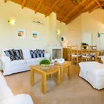 Lemoni Skala - Heated Infinity Pool With Sea Views & Outside Cinema Вилла *